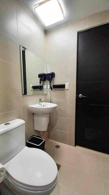 1br With Extra At One Regis- Megaworld *
