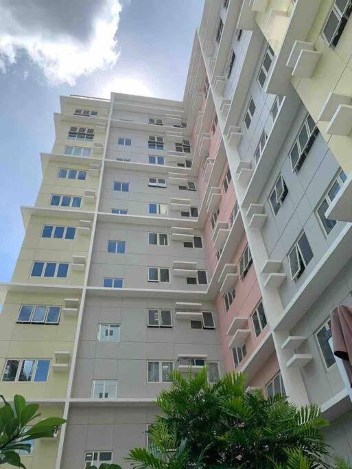 Apartment 1br With Extra At One Regis- Megaworld Bacolod