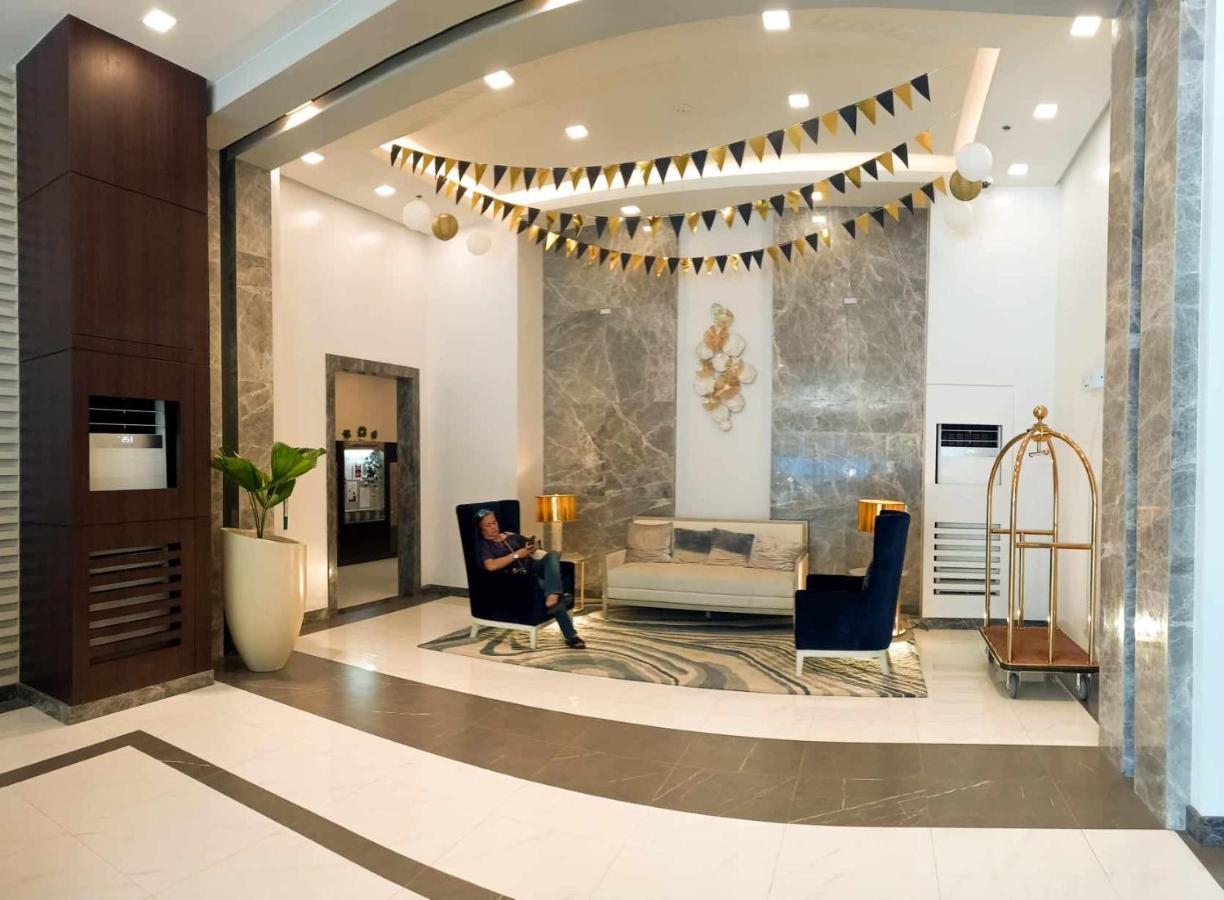 Apartment 1br With Extra At One Regis- Megaworld